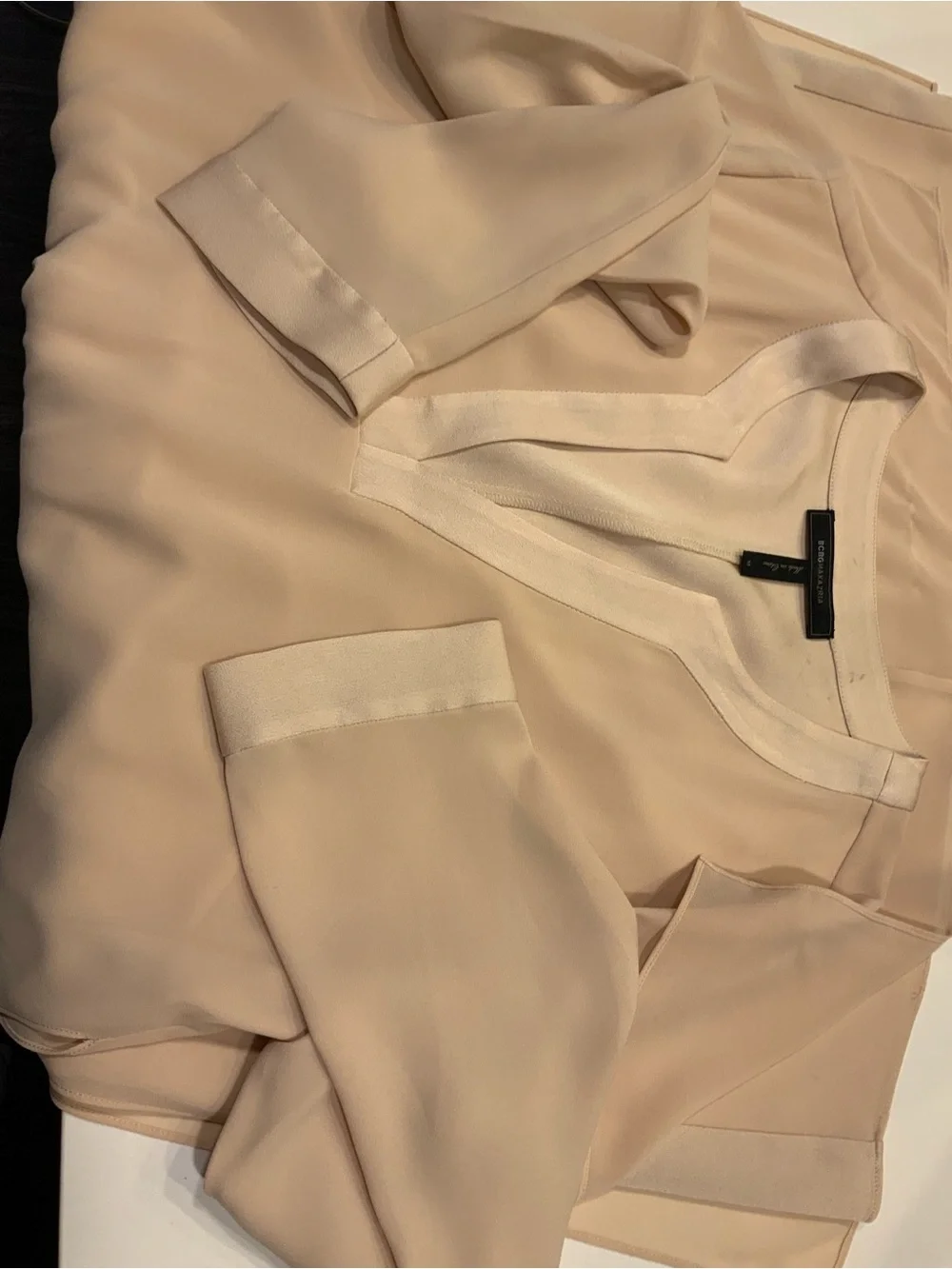BCBGMaxAzria Cream Long-Sleeve V-Neck Tunic